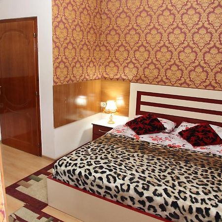 Hotel Parlamenti Tirana Habitación foto