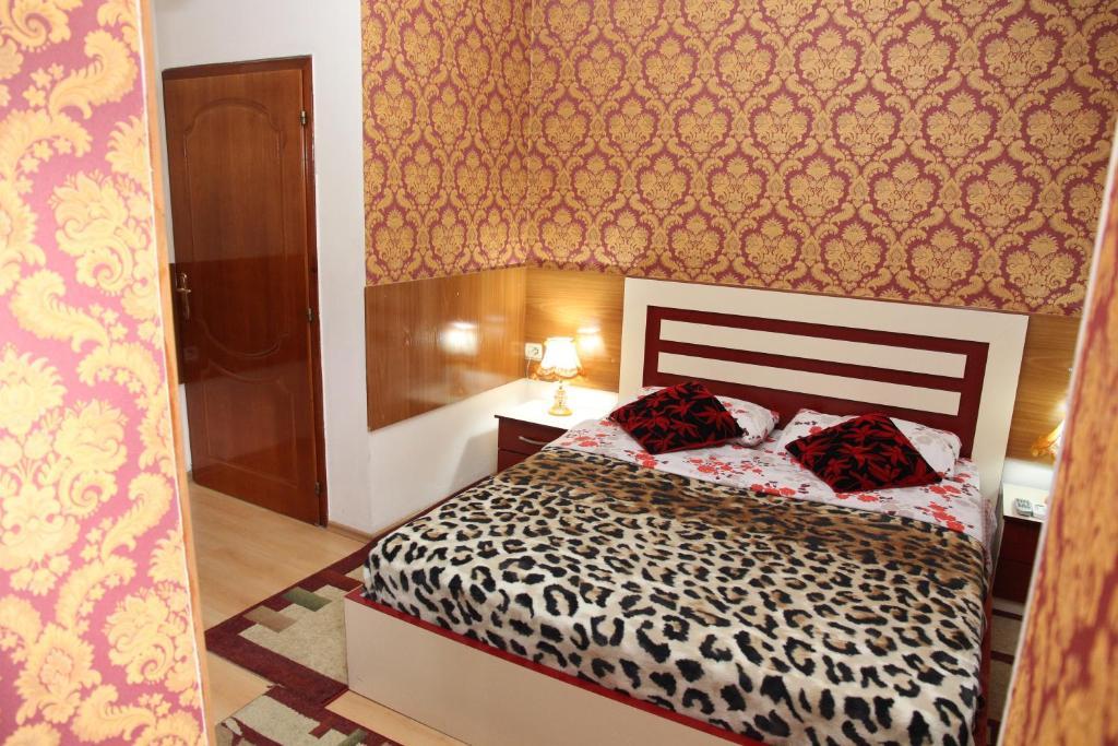 Hotel Parlamenti Tirana Habitación foto