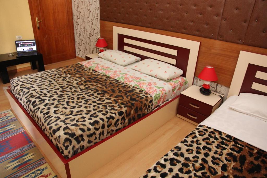 Hotel Parlamenti Tirana Habitación foto