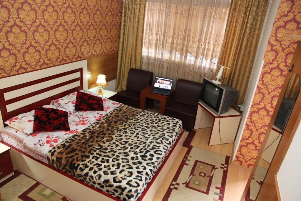 Hotel Parlamenti Tirana Habitación foto