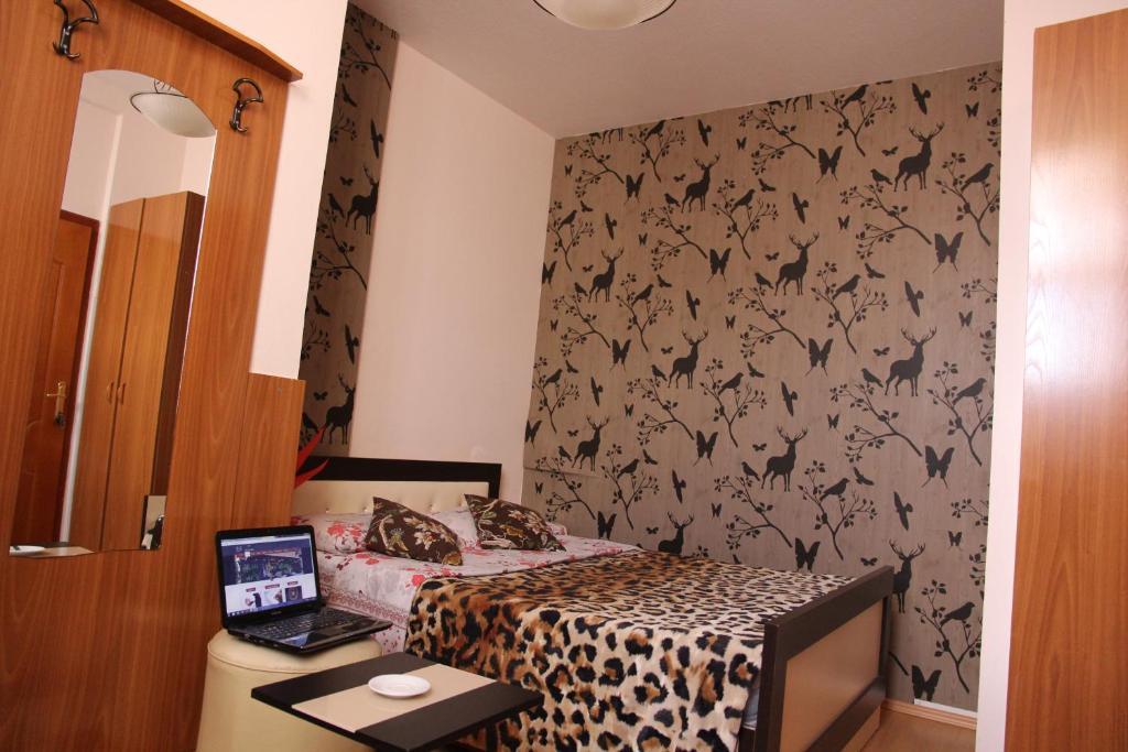 Hotel Parlamenti Tirana Habitación foto